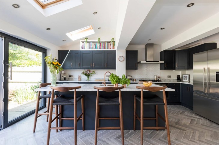 nhà nhiều cửa sổ, làm mát tự nhiên, bẫy nhiệt mùa hè, thiết kế nhà thông thoáng