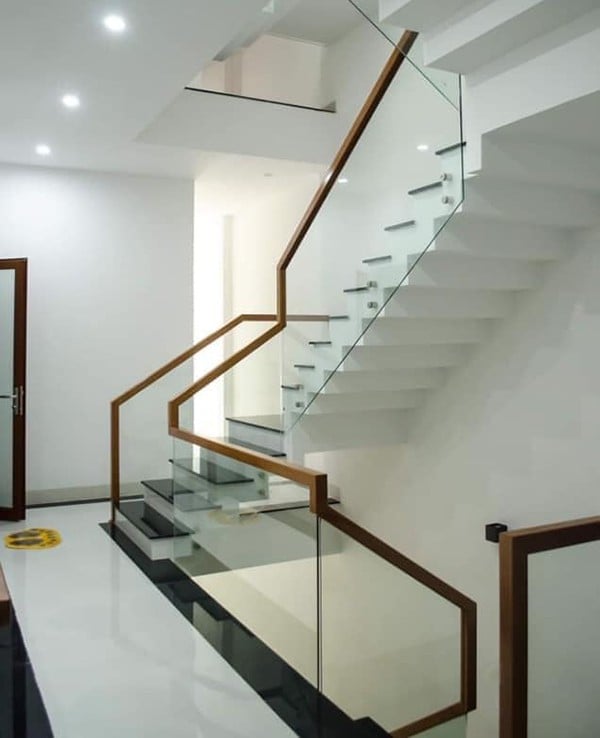 Cầu thang kính, Cầu thang kính cường lực, Mẫu cầu thang kính đẹp